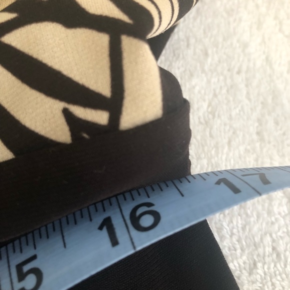 Scarlett Short Sleeves V-Neck Midi Patterned Dress - Picture 7 of 8